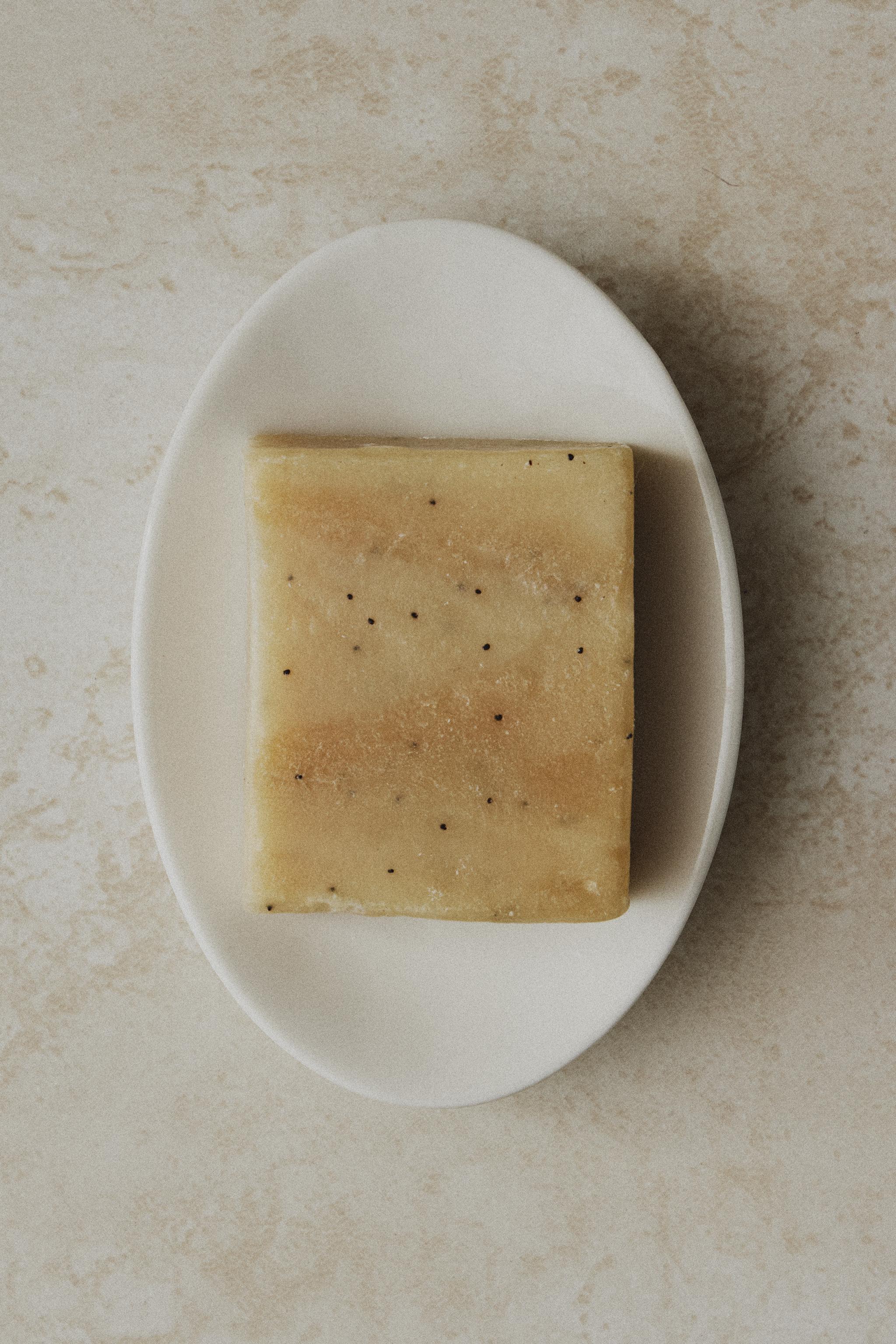 EMBOSSED CERAMIC SOAP DISH