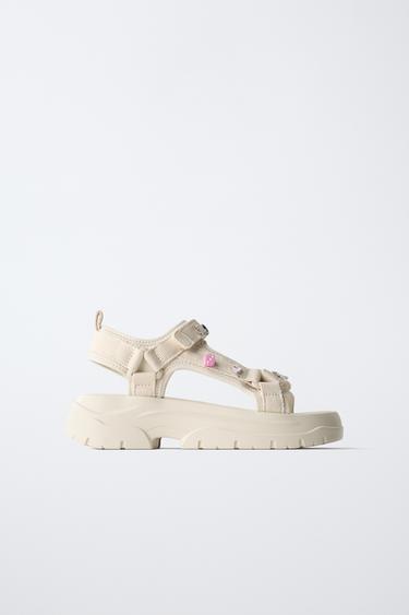 SANDALIAS TÉCNICAS CON DIJES