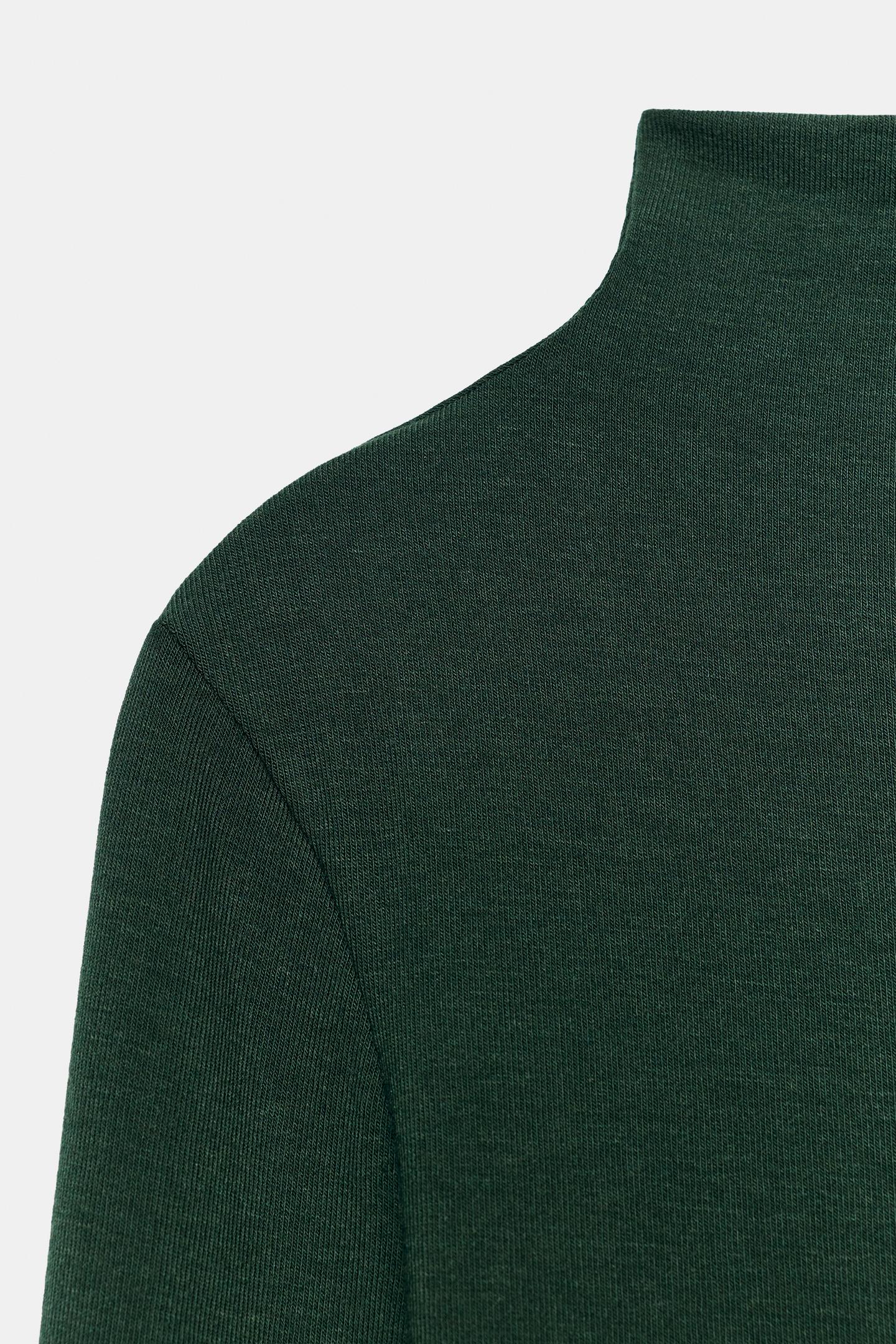 Женская футболка Zara Mock Neck, цвет: Тёмный зелёный — фото 9