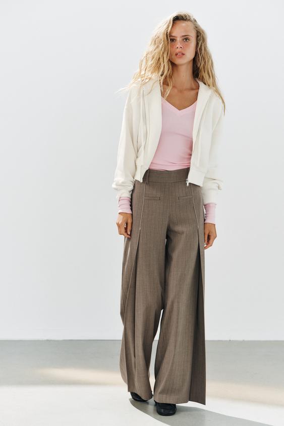 بنطال بثنيات ومخطط بخطوط رفيعة - بني الخاص بـ Zara - صورة 0