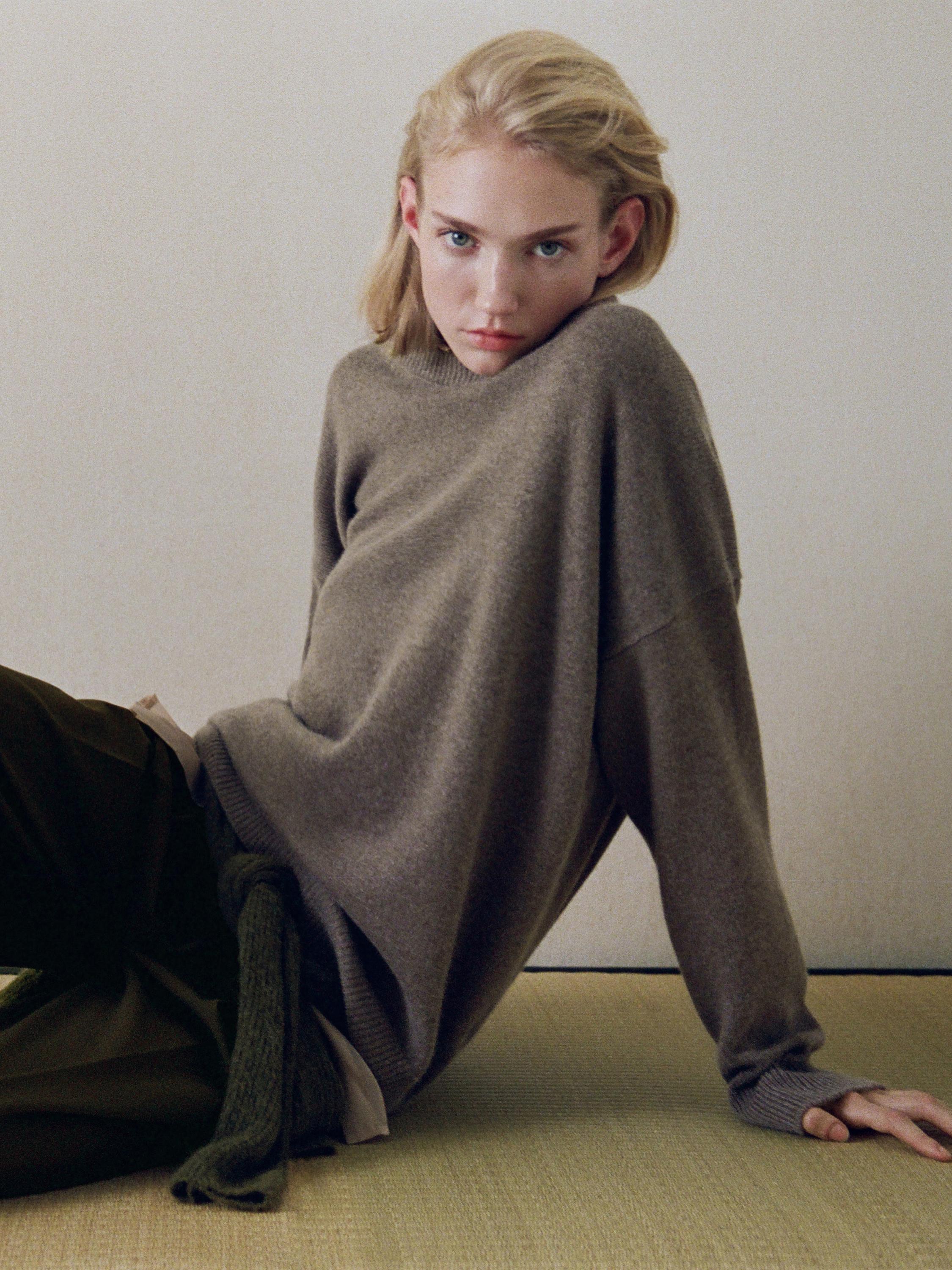 100% cashmere oversize knit sweater