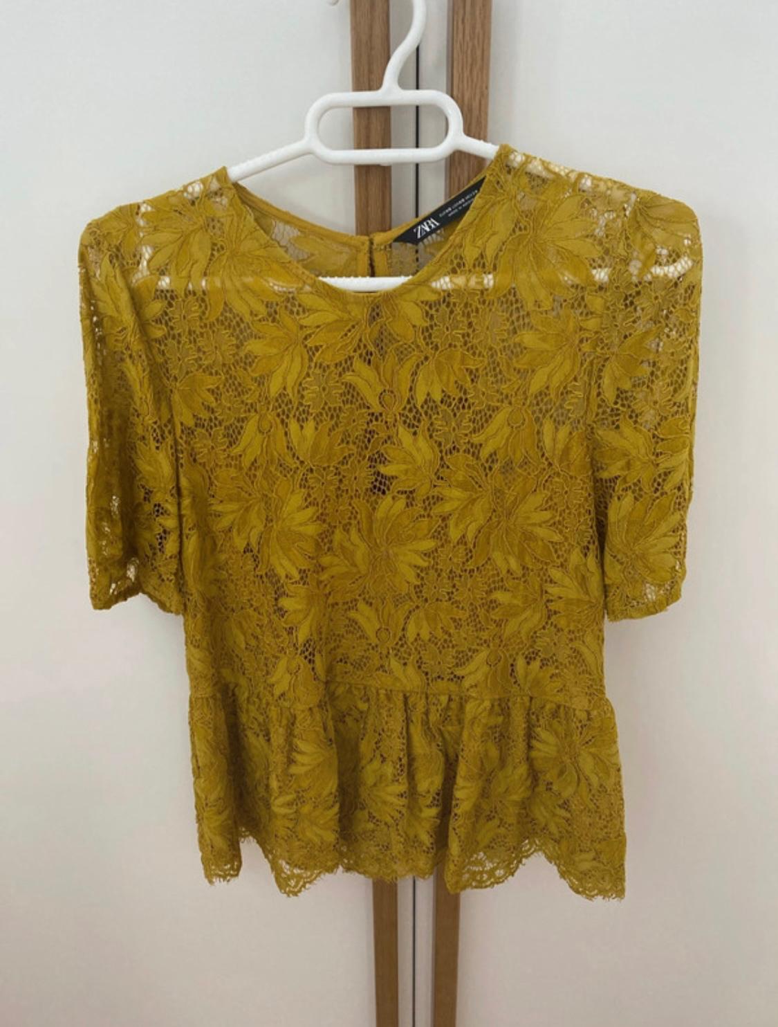 LACE PEPLUM TOP