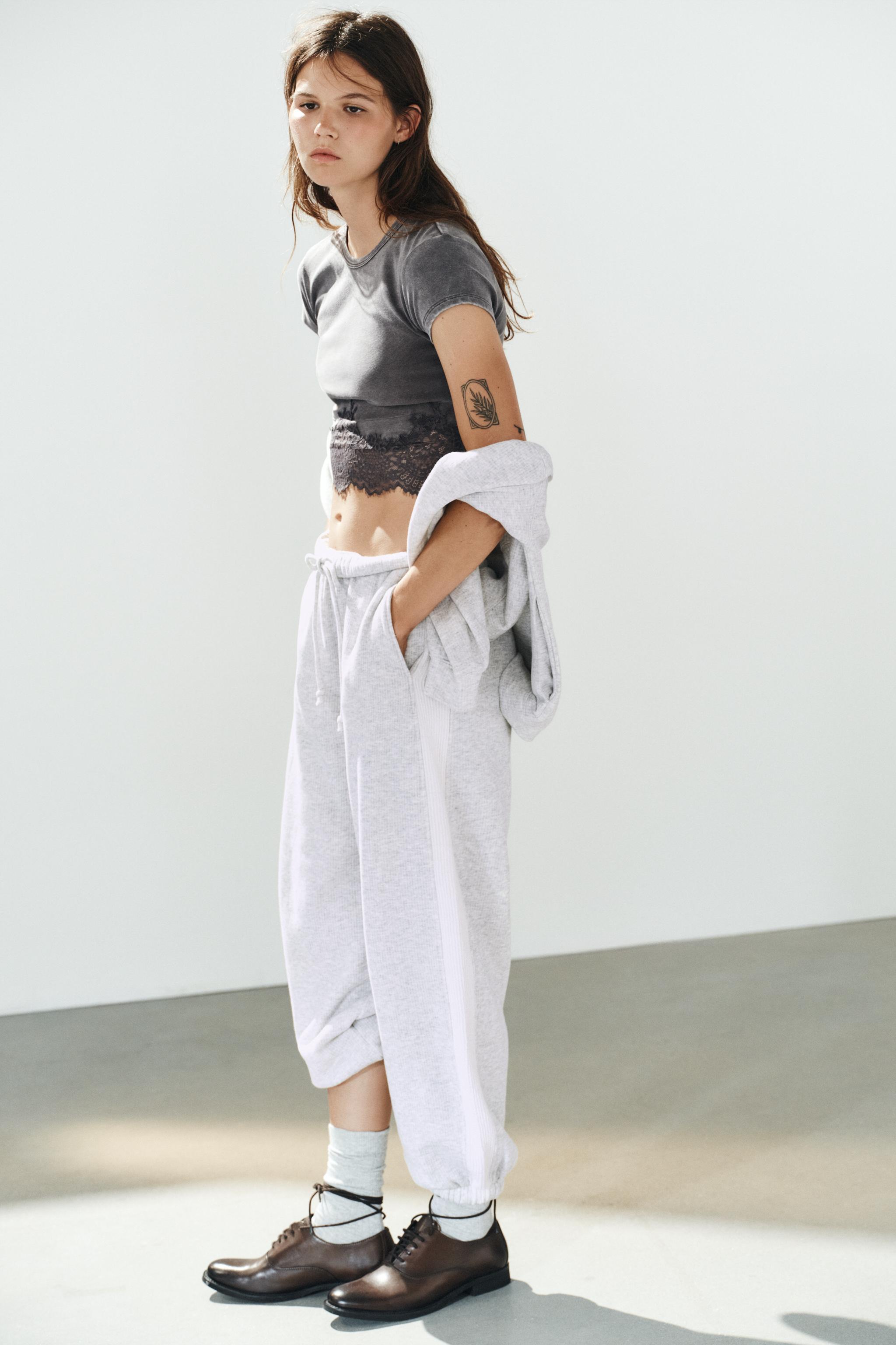 T-SHIRT COURT EN DENTELLE