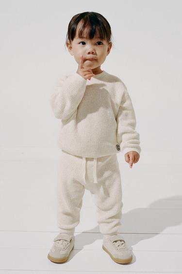 STRICKPULLOVER MIT WAFFELSTRUKTUR UND STICKEREI - Hellbeige von Zara