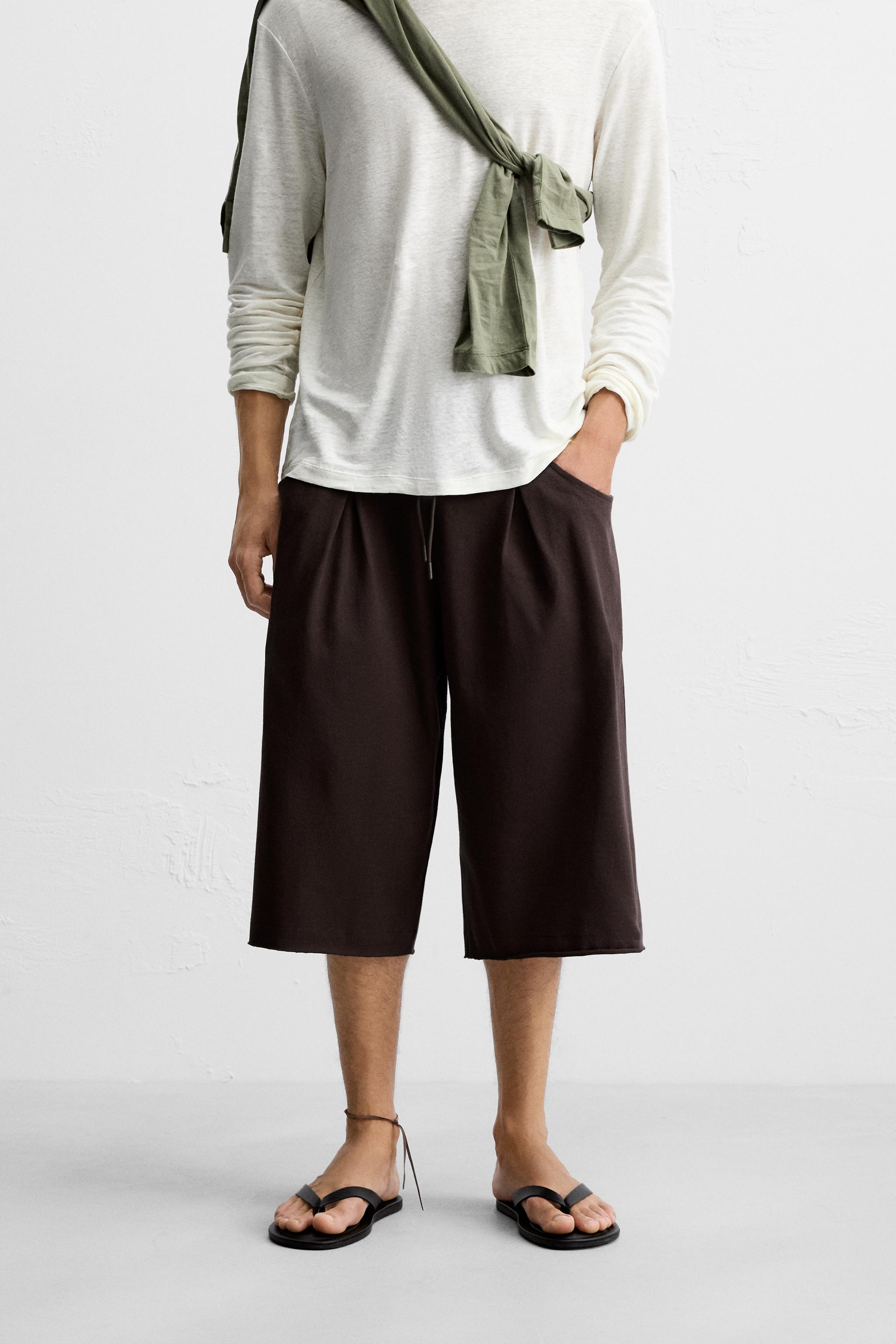 PLEATED OVERSIZED FIT BERMUDA SHORTS