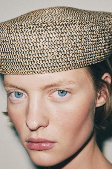 GORRO CASQUETE COMBINADO - Crudo / Negro de Zara - Imagen 0