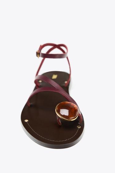 FLAT LEATHER SANDALS WITH STRAPS AND DECORATION - Burgundy Red de Zara - Image 4
