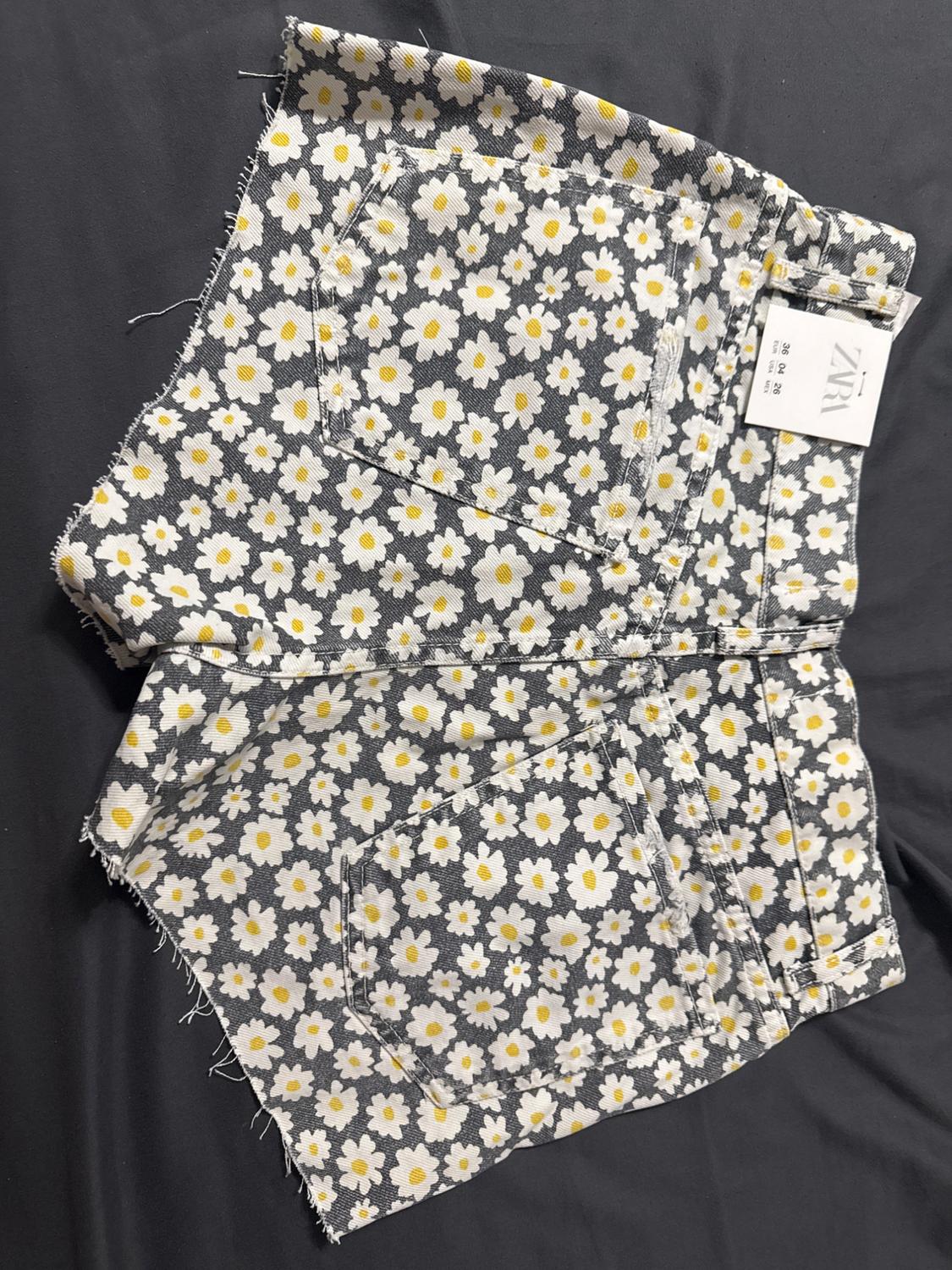 DAISY PRINT STRAIGHT SHORTS - Image 3