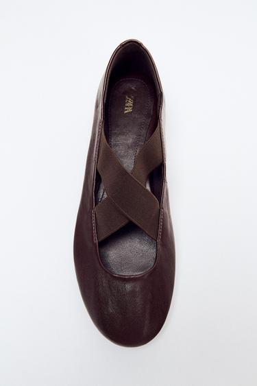 LEATHER BALLET FLATS WITH CROSSED ELASTIC STRAPS - Chocolate Brown by Zara