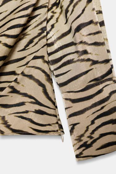 TOP ASYMÉTRIQUE À IMPRIMÉ ANIMALIER - Kaki clair de Zara - Image 4