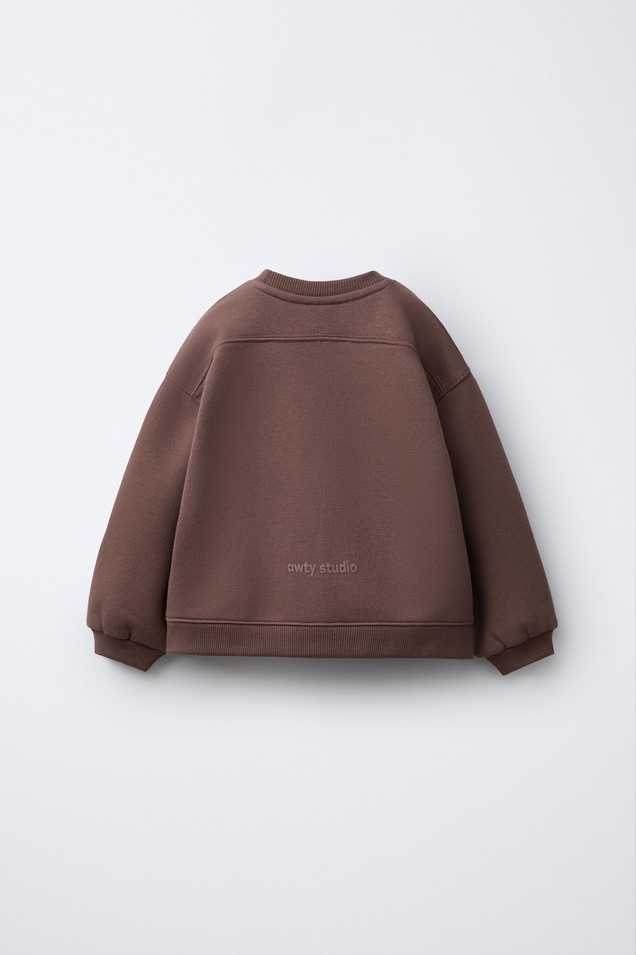 SWEAT AVEC INSCRIPTION EN RELIEF