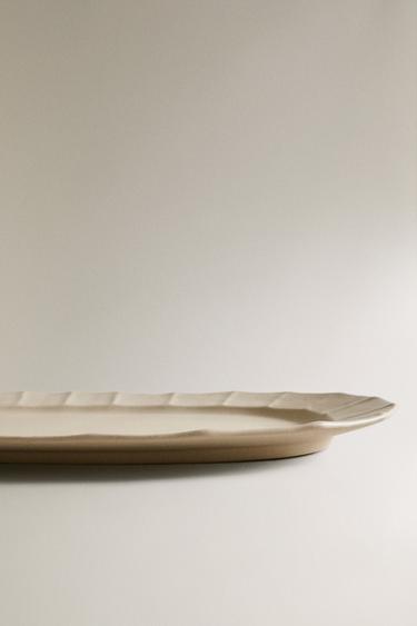 OVAL STONEWARE SERVING DISH WITH RAISED LINE BORDER DESIGN - Sand by Zara - Image 3
