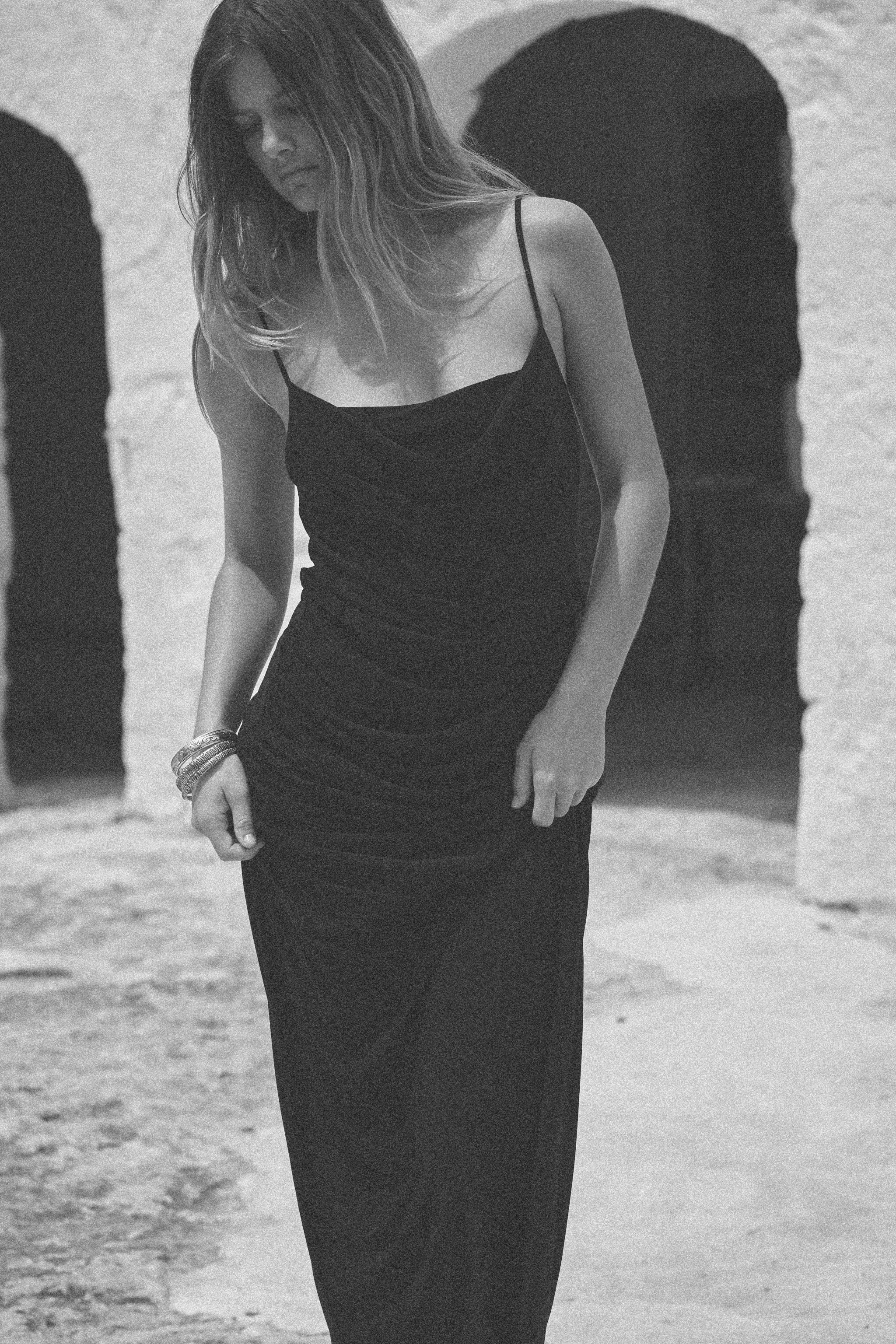 ギャザーディテール入りミディ丈ワンピース - ブラック | ZARA