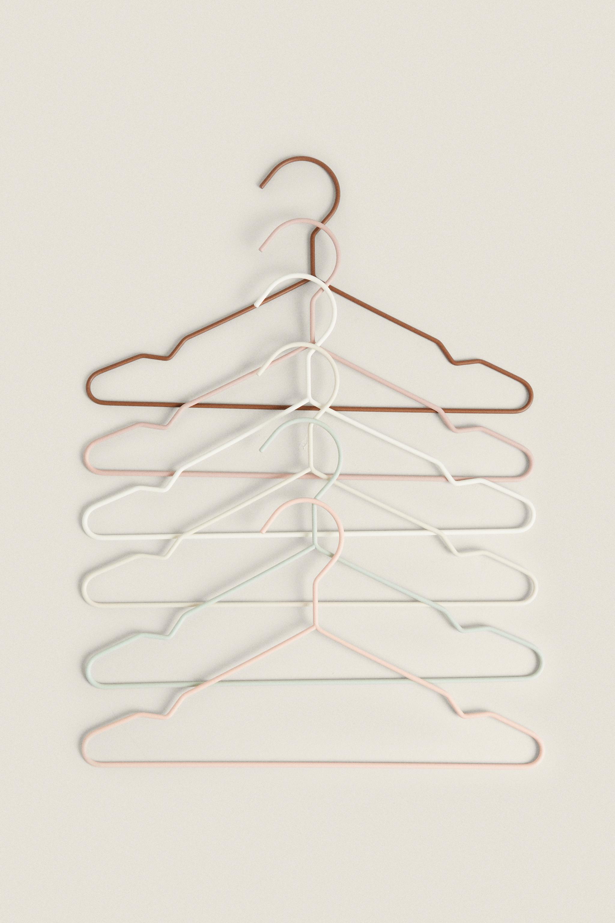 Детские куртки Zara KIDS’ COLORED HANGERS (PACK OF 6)