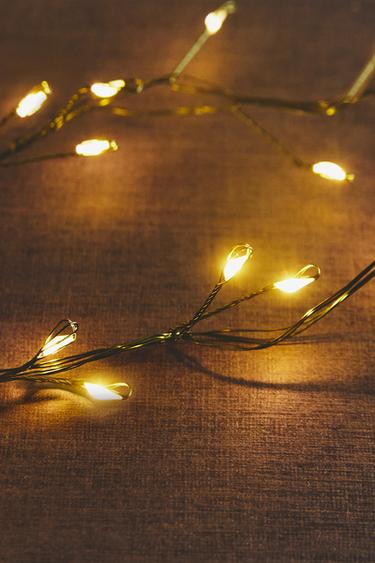 CHRISTMAS LIGHT GARLAND - Green by Zara