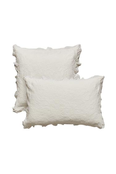 FUNDA COJÍN JACQUARD VOLANTE - Crudo de Zara