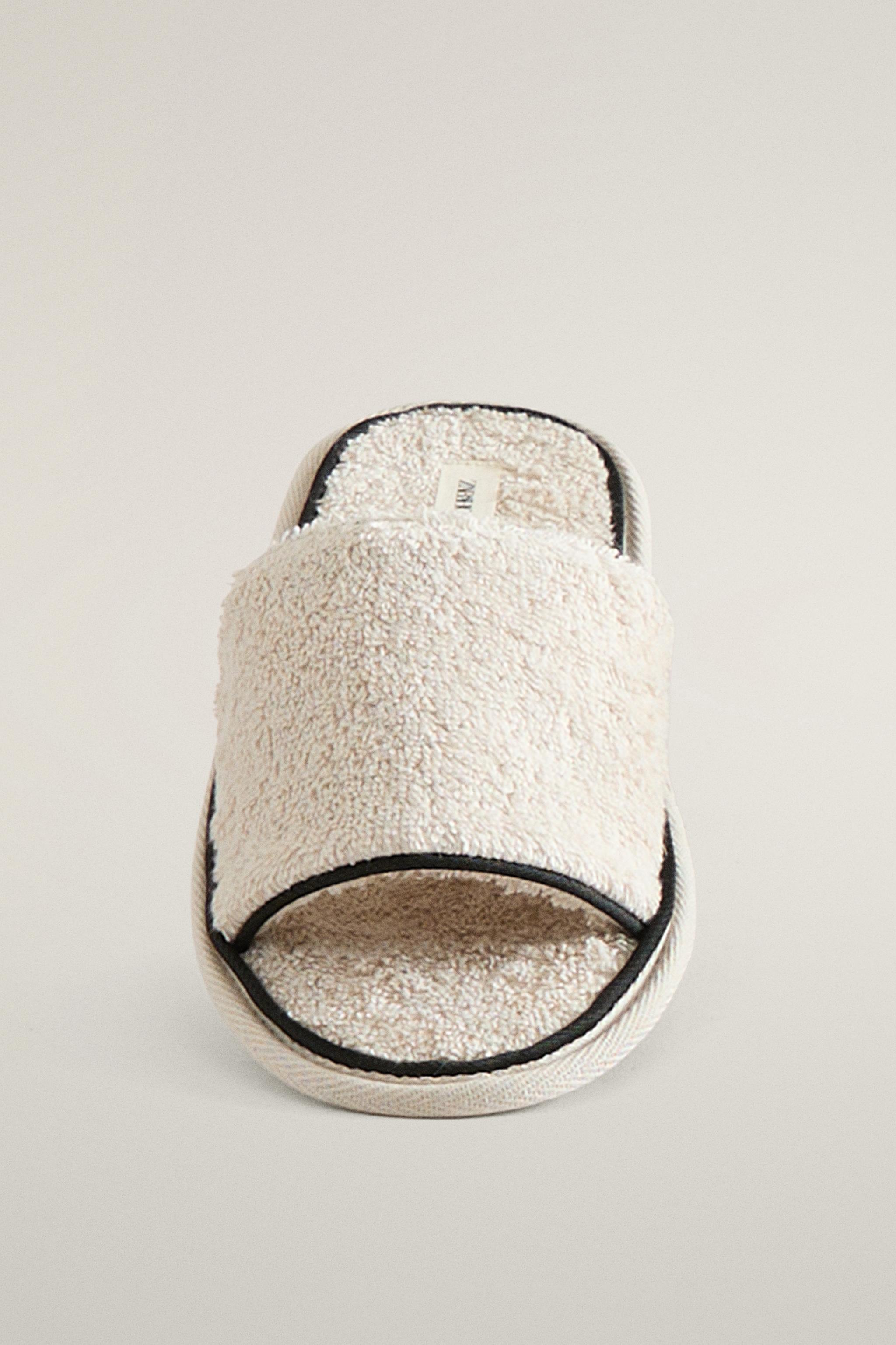 BATH TOWEL SLIDES WITH PIPING