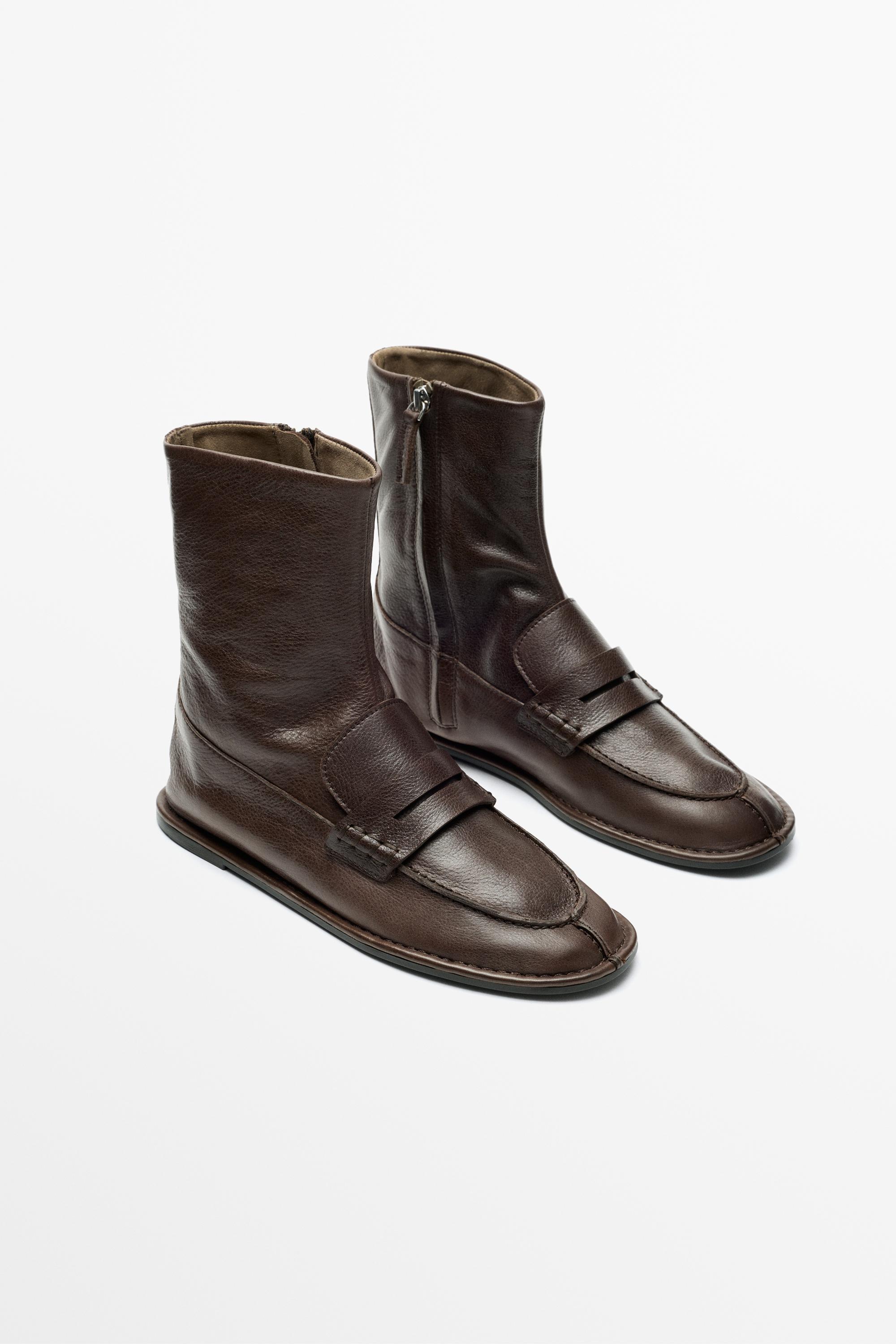Ankle soft leather loafer with vamp strap