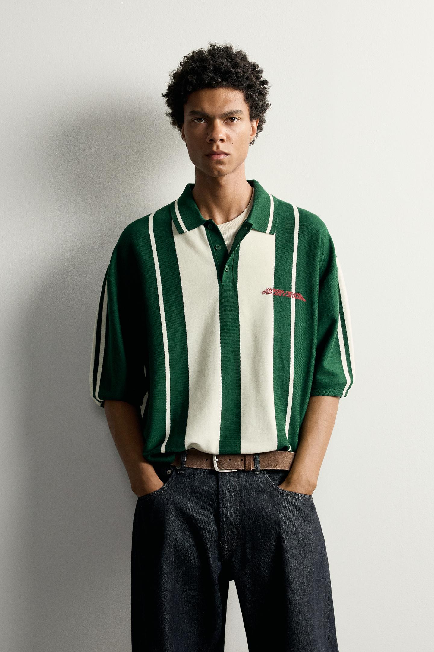 Мужское поло Zara Contrast Text Boxy Fit Knit Polo, цвет: Серый зелёный — фото 2
