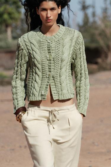 GILET EN MAILLE À BOUTONS FLEUR - Vert clair de Zara - Image 6