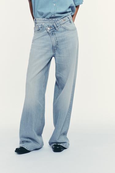TRF WIDE LEG JEANS MED HØJ TALJE OG OVERLAPPENDE LINNING - lys blå fra Zara