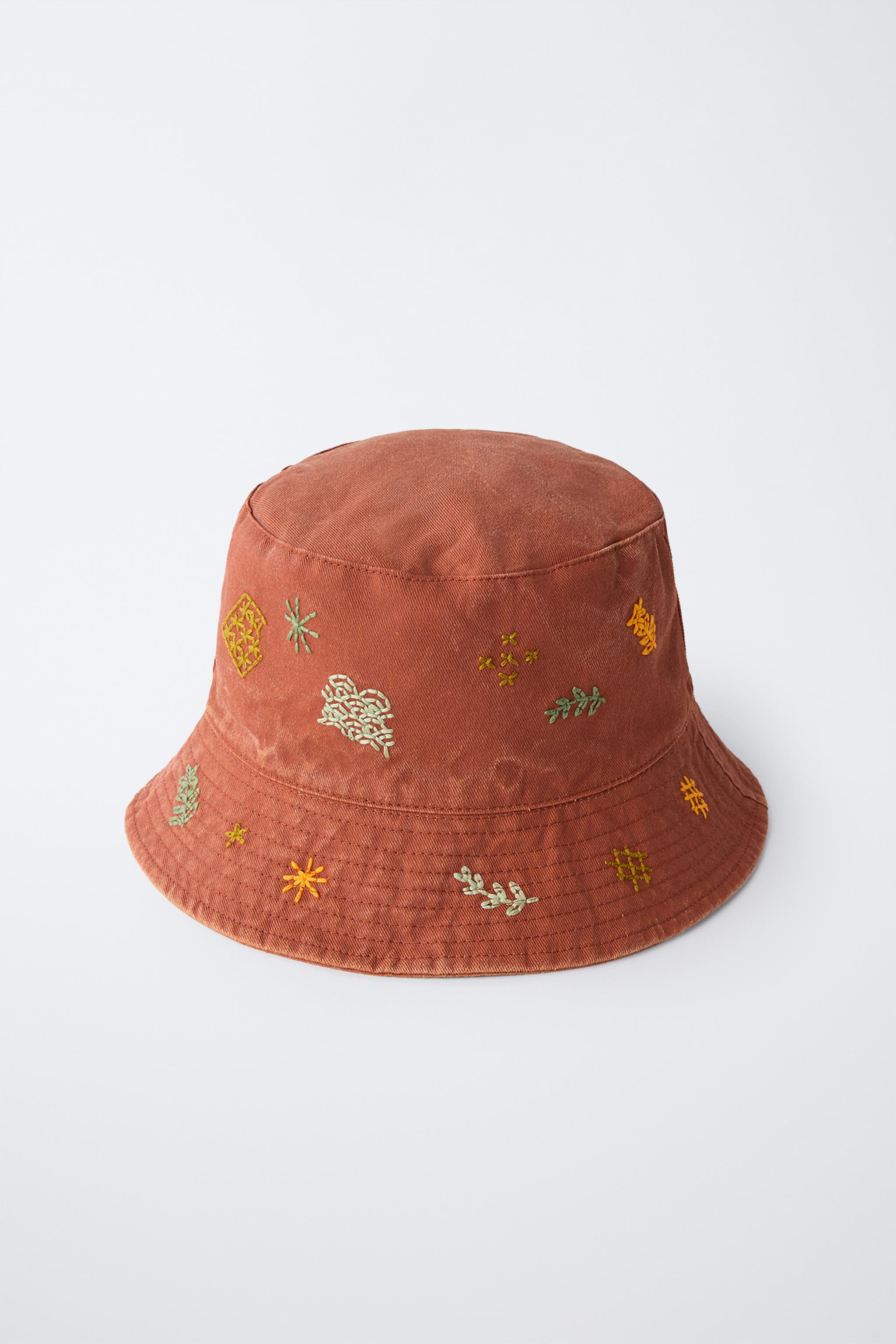 EMBROIDERED BUCKET HAT
