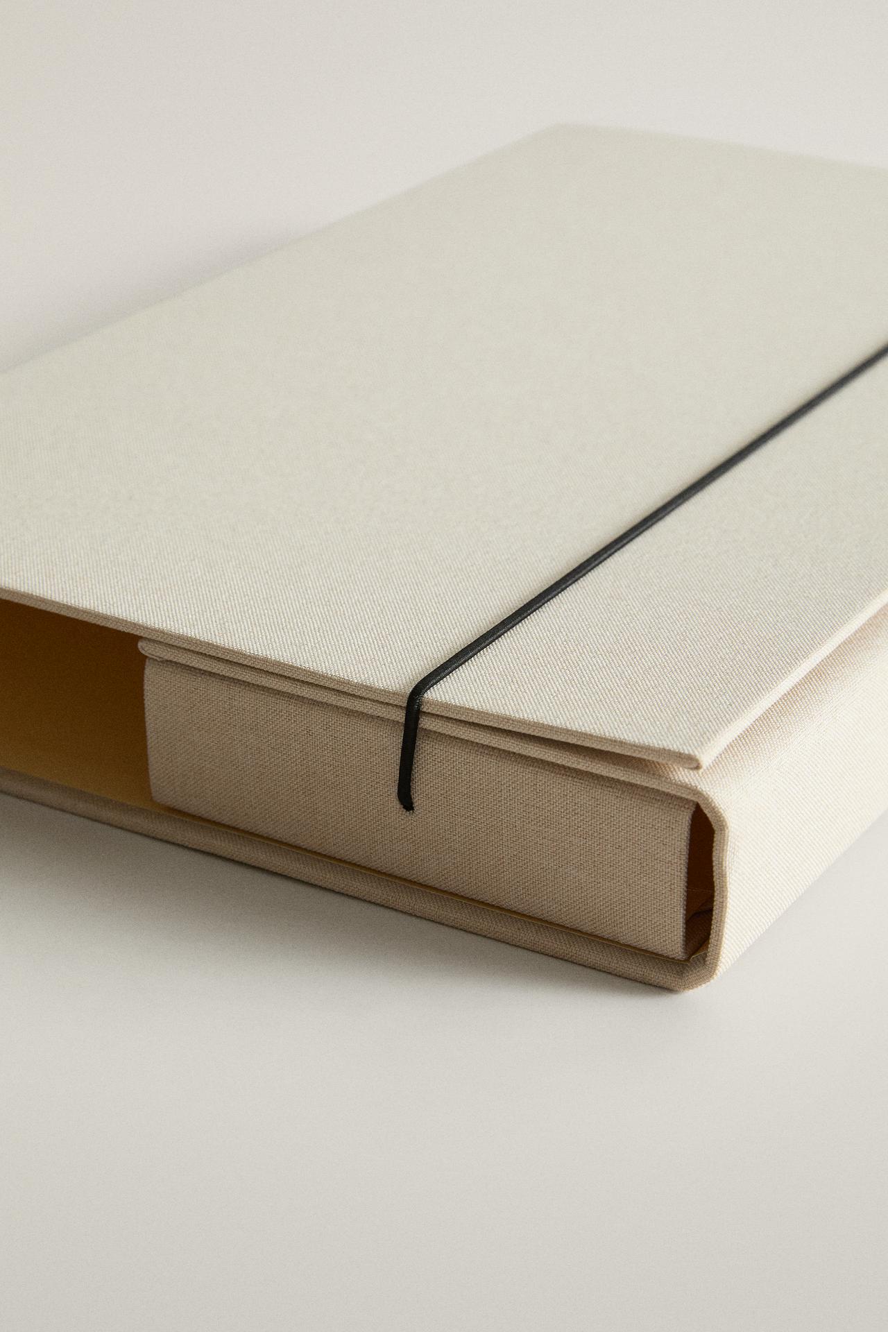 LINEN FOLDER WITH CLOSURE — Ecru