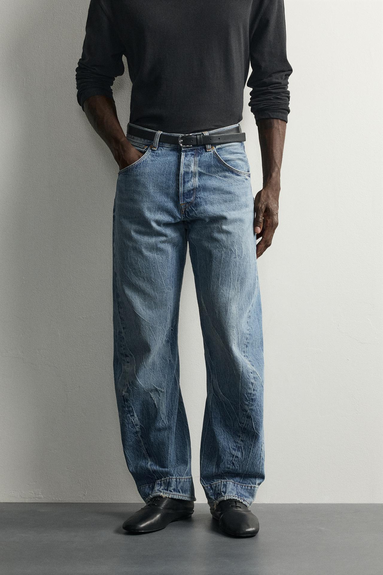 STRAIGHT-FIT JEANS WITH TWISTED SEAMS — Mid-blue