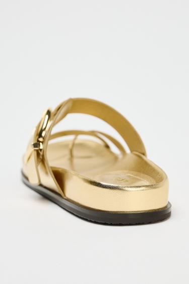 SANDALES BRIDES CROISÉES EFFET MÉTALLISÉ - Or de Zara - Image 5