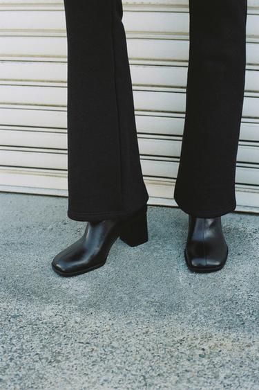 ブロックヒールショートブーツブラックZaraのブロックヒールショートブーツ - ブラック