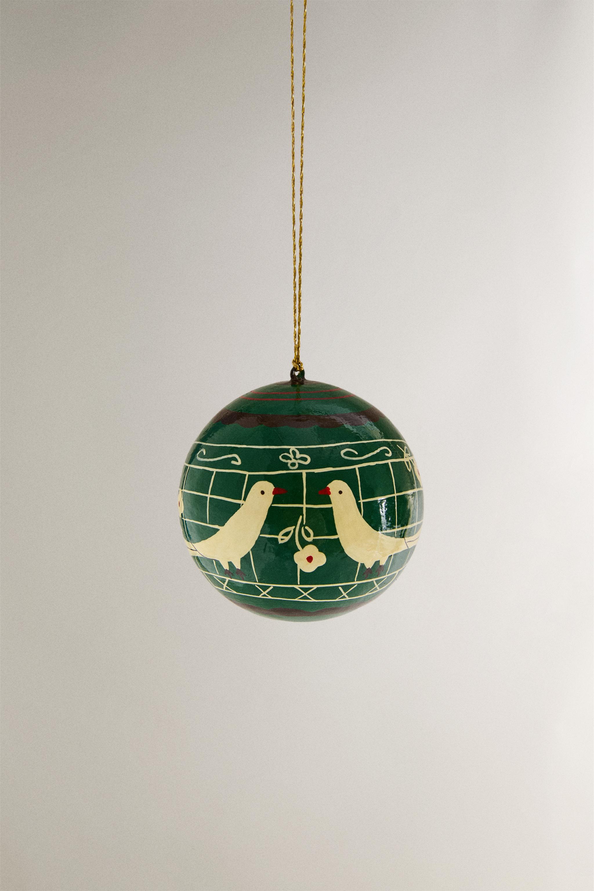 CHRISTMAS TREE BALL ORNAMENT WITH HENS AND FLOWERS