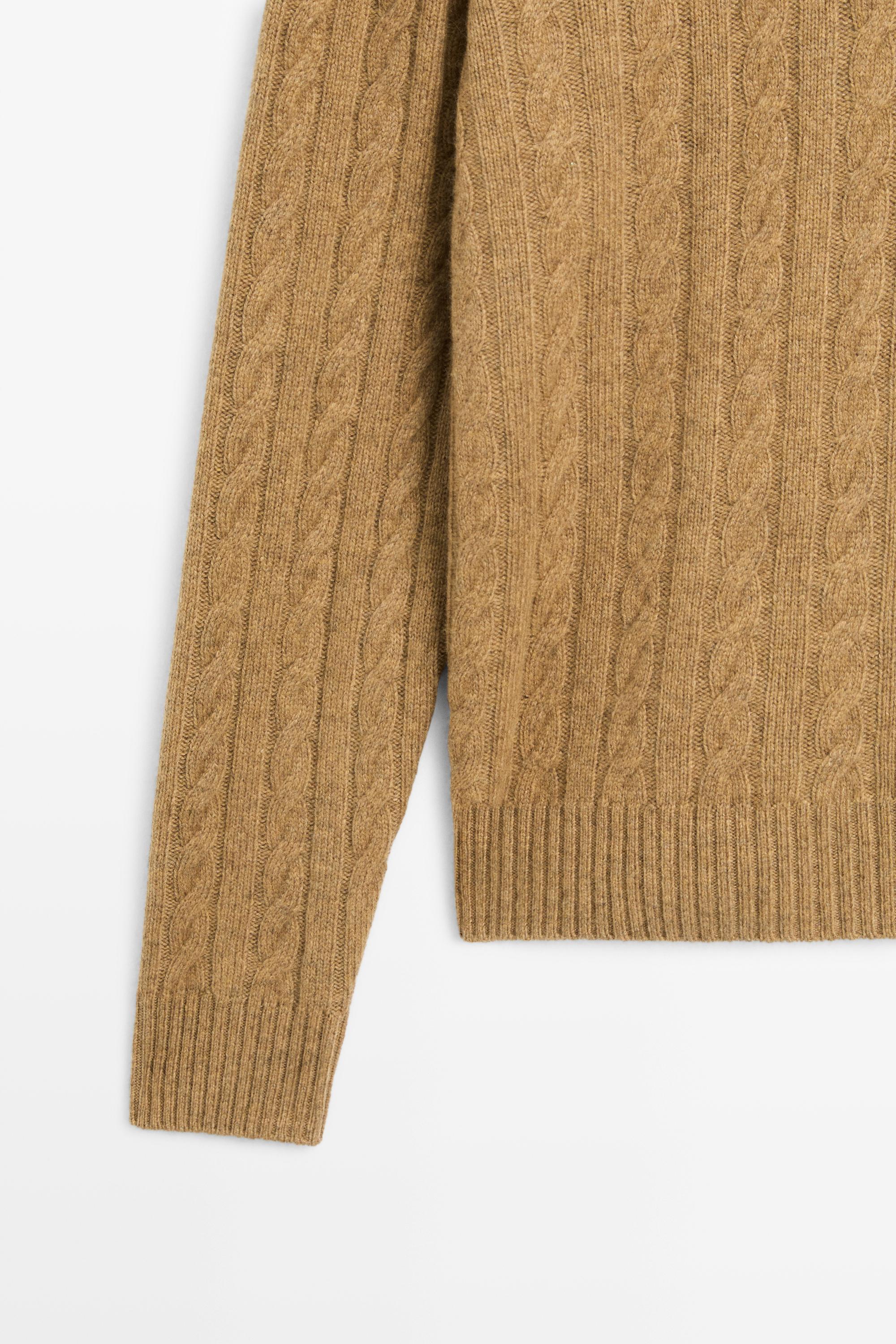 Pull en maille torsadée mélange de laine