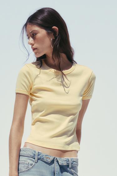 CAMISETA COSTURA ESPALDA - Amarillo de Zara