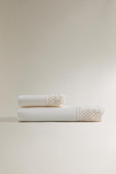 HANDTUCH AUS LEINEN MIT CAMARIÑAS-SPITZE (2ER-SET) - Elfenbein farben von Zara - Bild 0