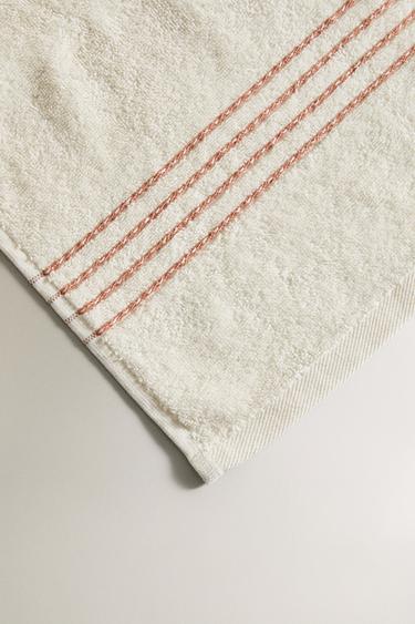 BATH TOWEL WITH CONTRAST PIPING - Pink de Zara - Image 2