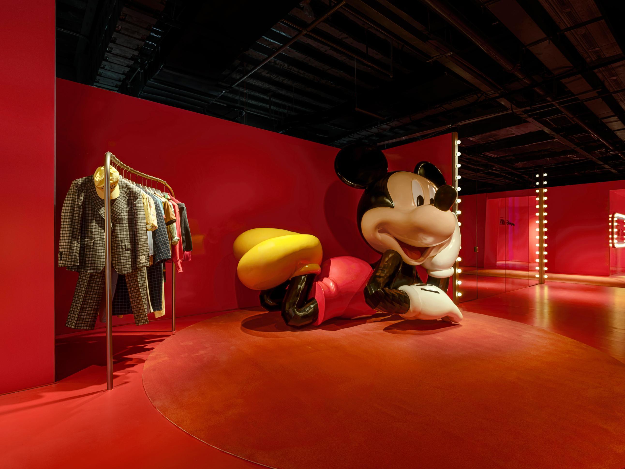 Harry Lambert For Zara X Disney Pop Up | ZARA Brasil
