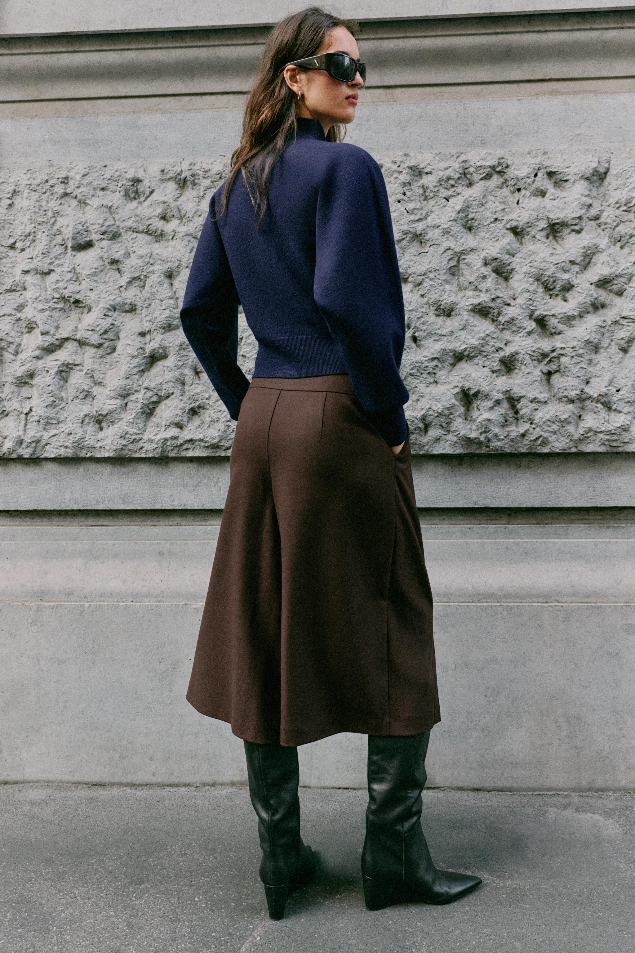PLEATED LONG BERMUDA SHORTS
