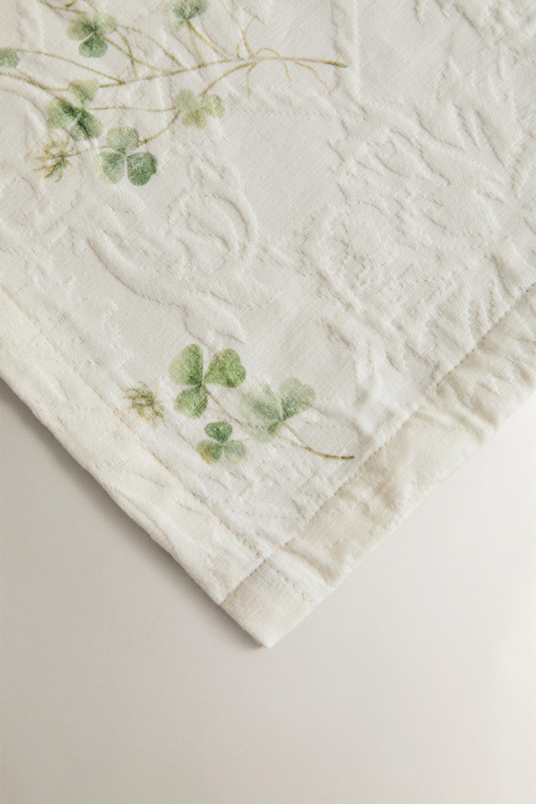 CLOVER PRINT JACQUARD TABLECLOTH
