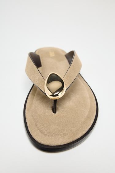 FLAT SPLIT SUEDE SANDALS WITH METAL EMBELLISHMENT - Sand Brown by Zara - Image 3