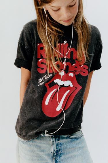 Zara MAJICA SA EFEKTOM ISPIRANJA ROLLING STONES © – Tamno antracit