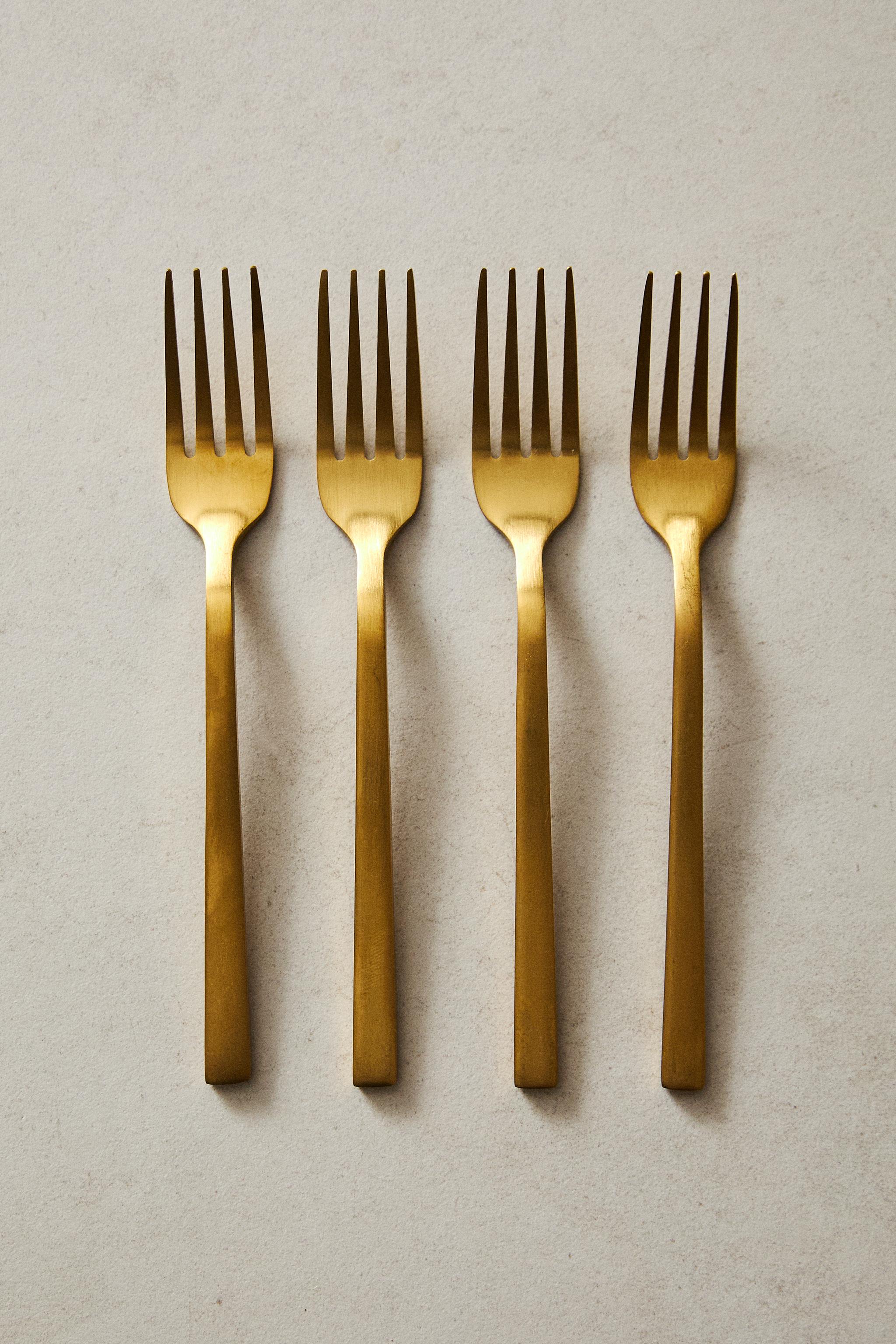 SET OF GOLD STEEL BRUNCH DESSERT FORKS (SET OF 4) - Gold | ZARA