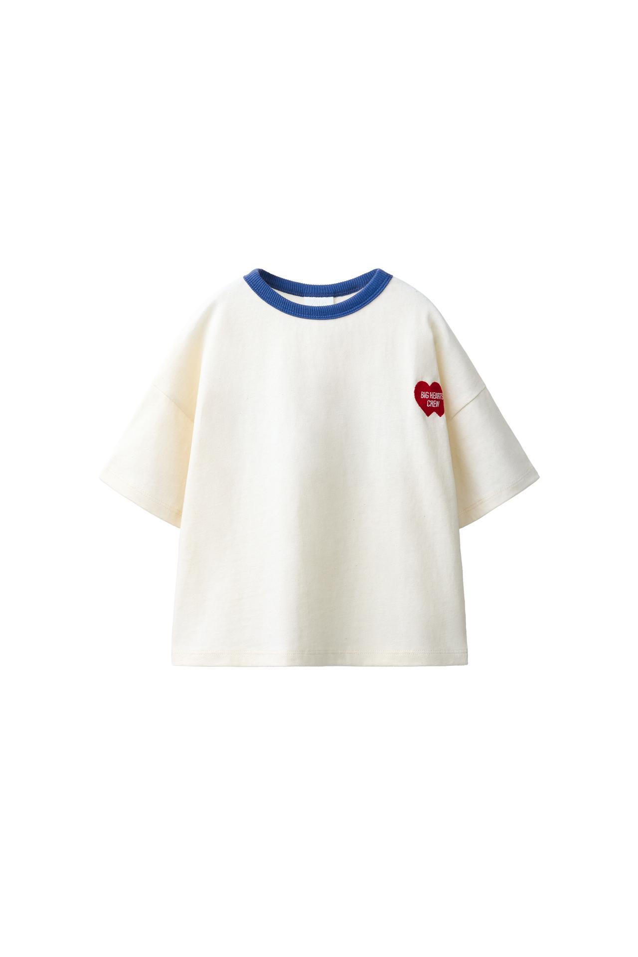 Футболка с контрастной вышивкой