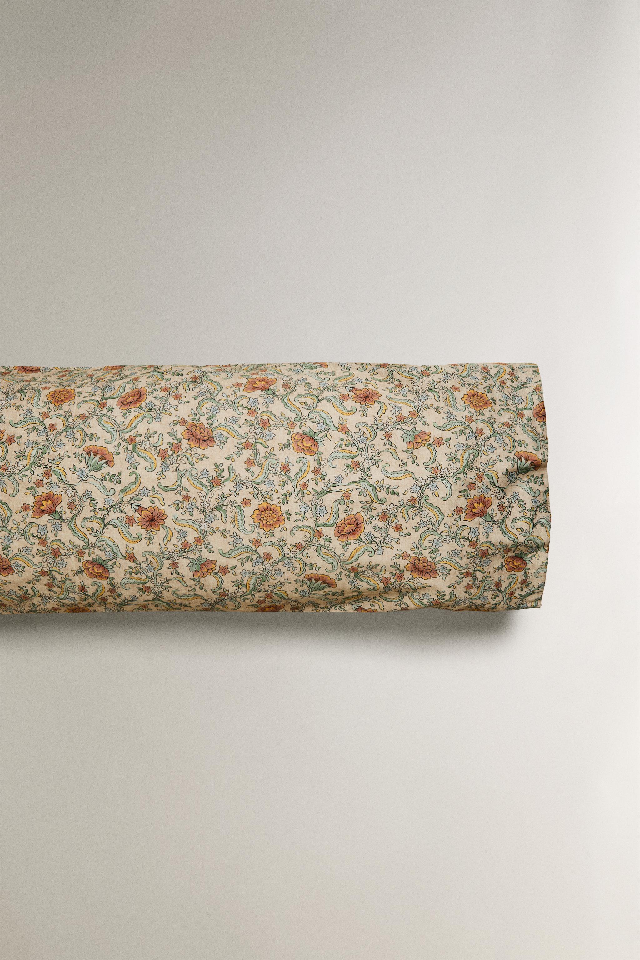 SATEEN PILLOWCASE WITH FLOWERS (300 THREAD COUNT)