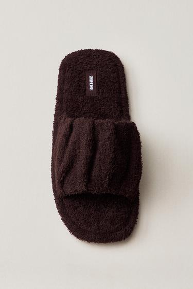 PLEATED TERRY BATH SLIDES — Burgundy Red 1