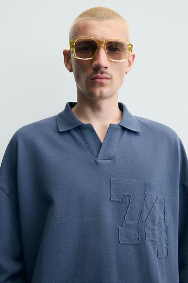 POLO RELAXED FIT EN PIQUÉ AVEC PATCHS CHIFFRES - Bleu de Zara - Image 4