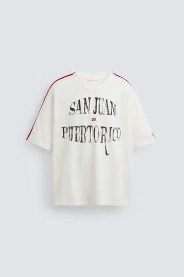 TRIČKO S VÝŠIVKOU VLAJKY - Špinavě bílá od Zara