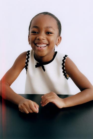 فستان محاك متموج متباين - خَام الخاص بـ Zara