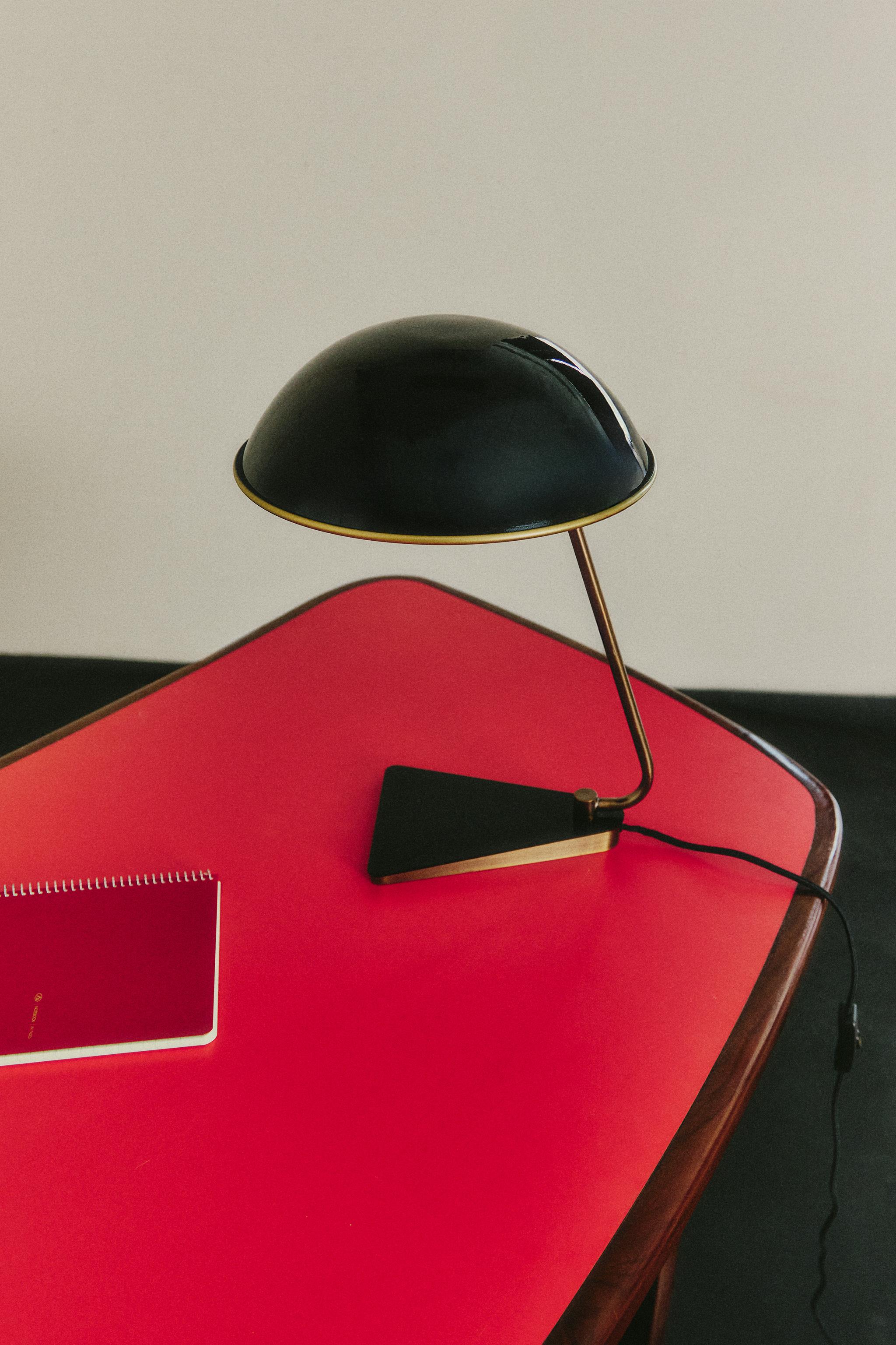 METAL TABLE LAMP — Black