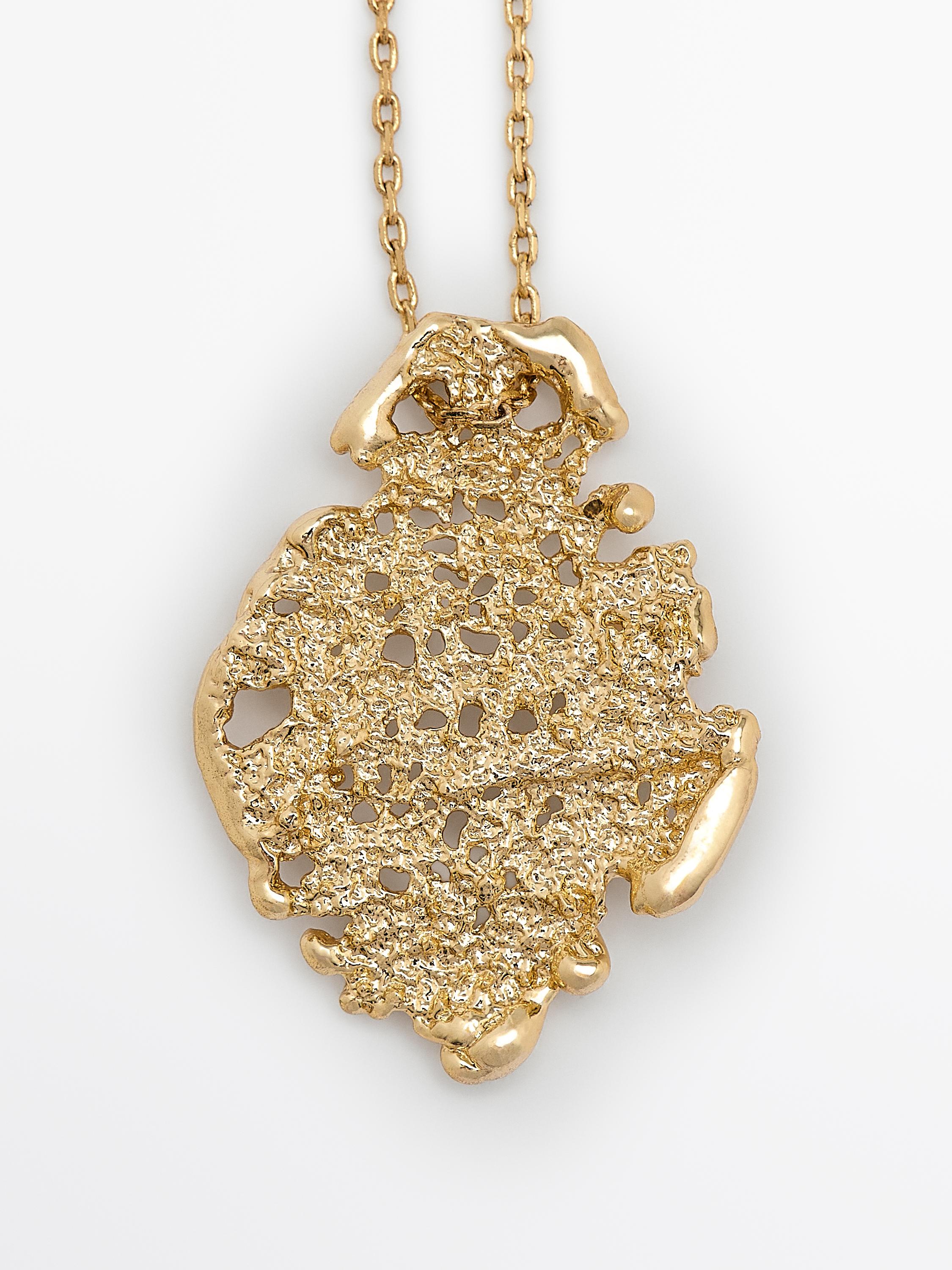 Mini necklace with lace piece pendant