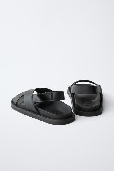 SANDALES À BRIDES CROISÉES - Noir de Zara - Image 4